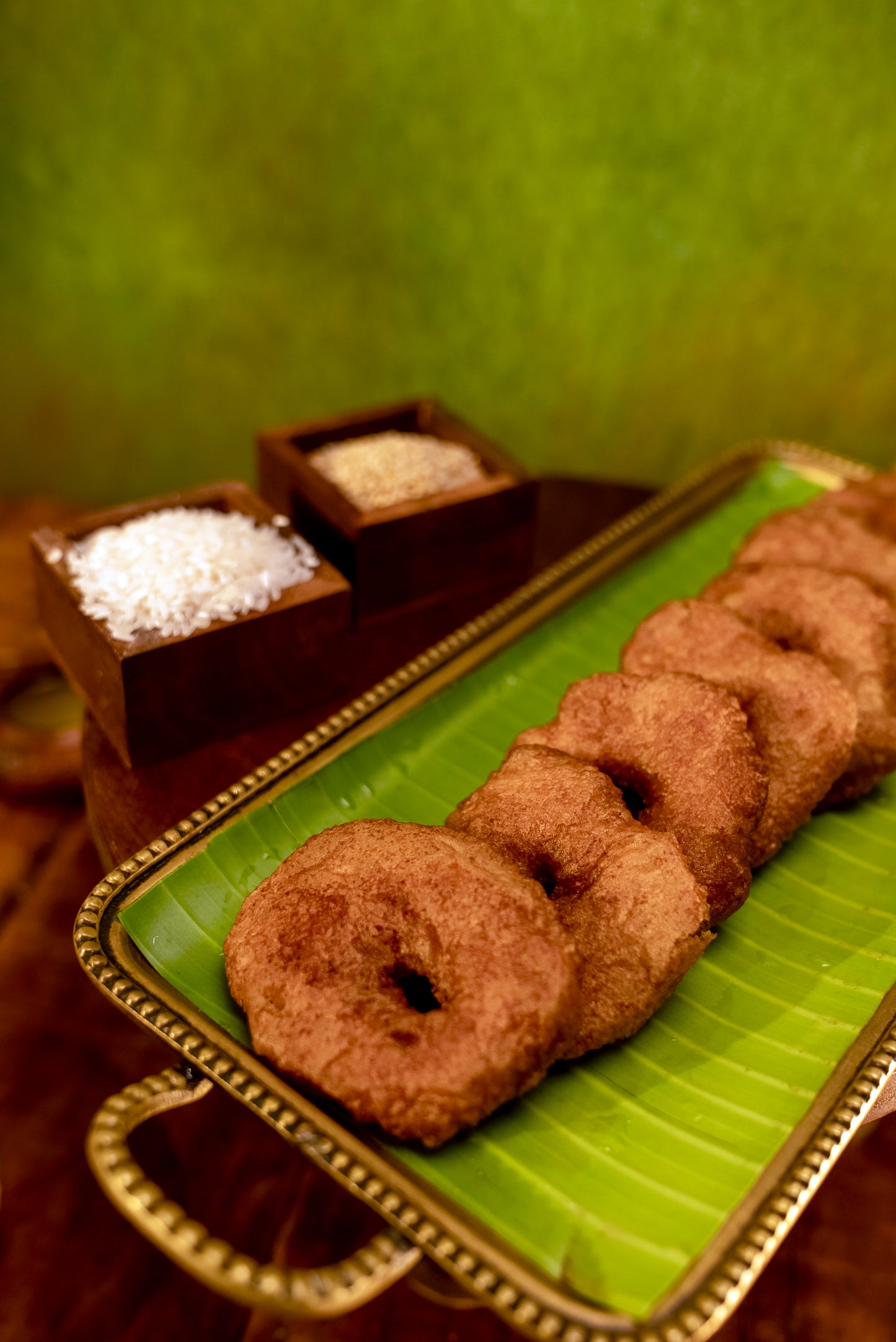 Exclusive Christmas Combo - Kerala Home Made Plum Cake, Nellai Karupattai Alwa, Tuticorin Cashew Macaroons, Nagercoil Spicy Nendran Chips, Coconut Oil Palakkad Nendran Chips, Kovilpatti Kadalai Mittai, Srirangam Adirasam, Salem Thattai